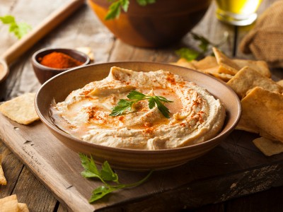 Sveže pripravljen humus