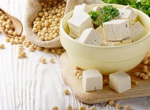 Narezan tofu v skledi