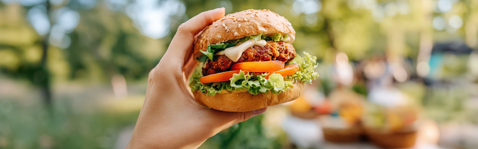Popoln veganski burger, ki prepriča vsakogar Veganski burger