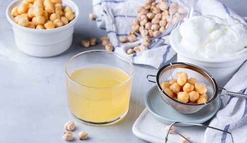 Kako lahko nadomestim jajca, aquafaba