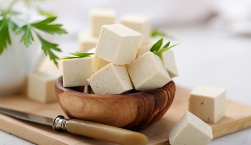 Kako lahko nadomestim sir, tofu