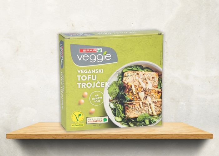 Veganski jedilnik: enostavne jedi za delovne dni, Pečen tofu s kvinojo in zelenjavo