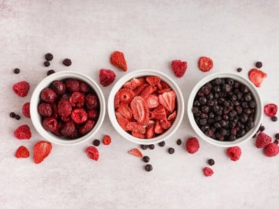 Liofilizirane maline, jagode in borovnice v posodicah