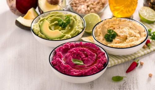 Veganske pomake iz čičerike, avokada in rdeče pese