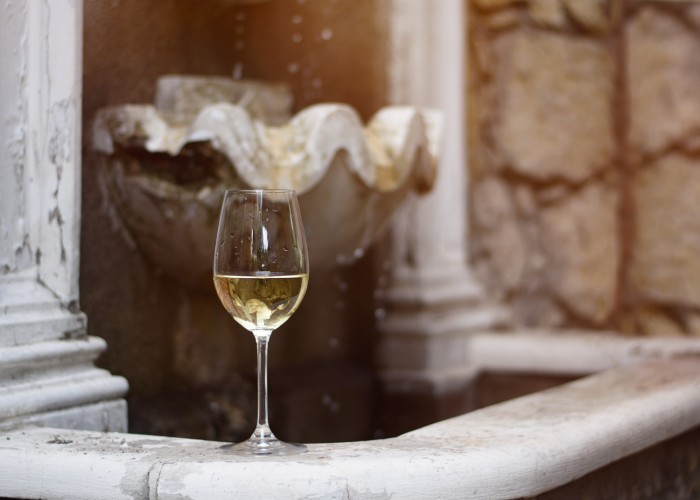 Vino, sonce v steklenici, bogastvo slovenske vinske tradicije, vinske fontane, SPAR SI