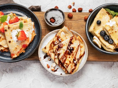 Veganski čoko in lešnikovi namazi, Sadna palačinkasta piramida s čokoladnim prelivom