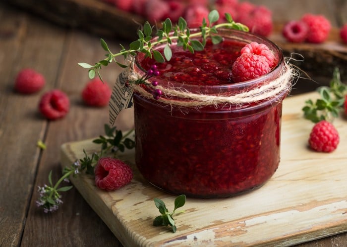 PRAZNIČNA DARILA - malinove marmelade iz vaše ozimnice.   