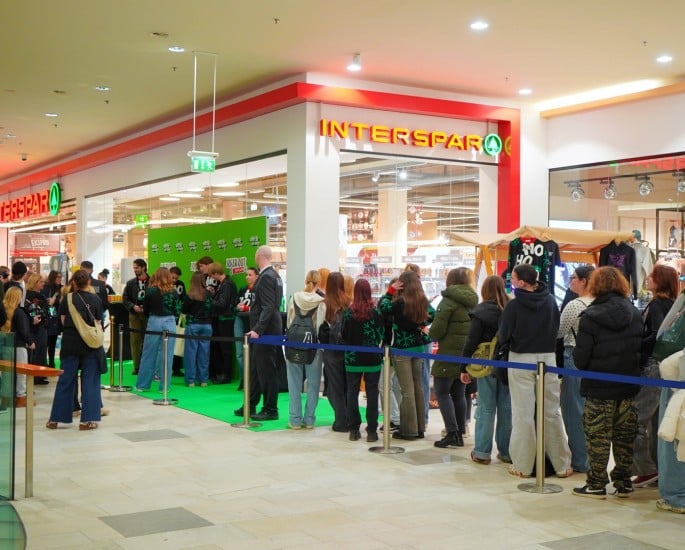   Utrinki - MEET&GREET z Joker Out pred trgovino INTERSPAR v Europarku v Mariboru