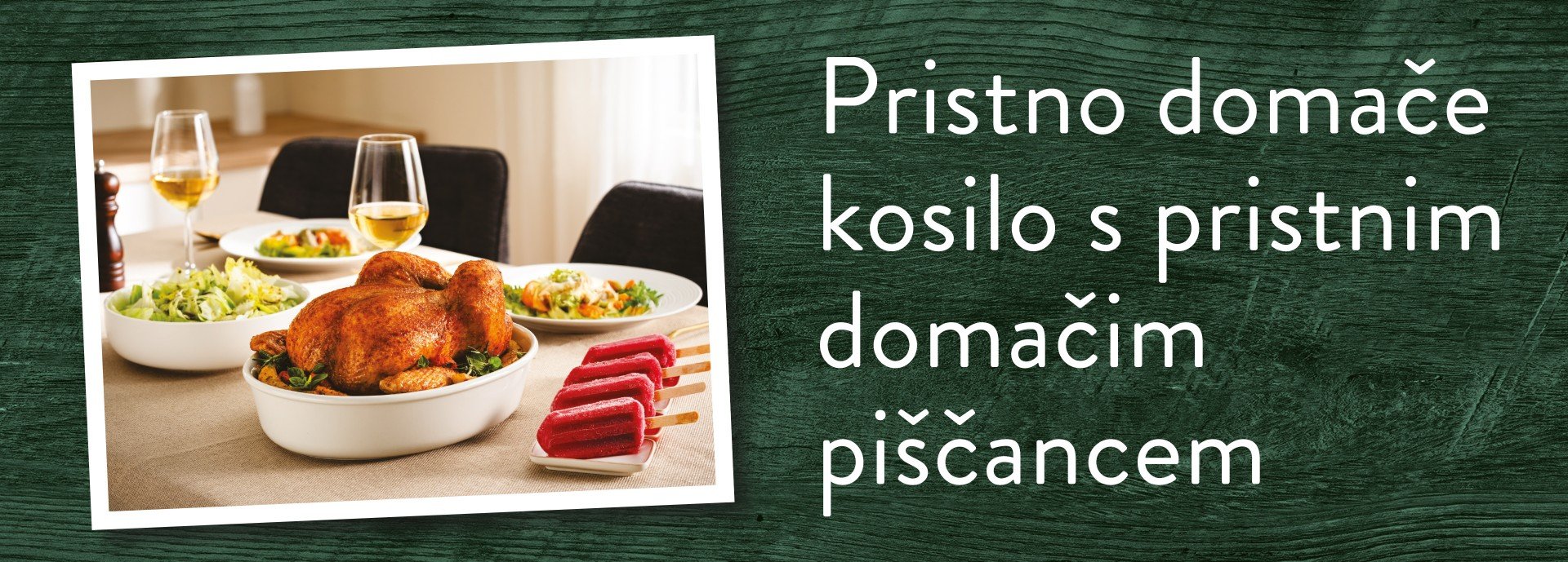 Naravnost od pridelovalca - pristno domače kosilo s pristnim domačim piščancem Miza s solatami, pečen piščancem v središču, kozarci belega vina in sladoled