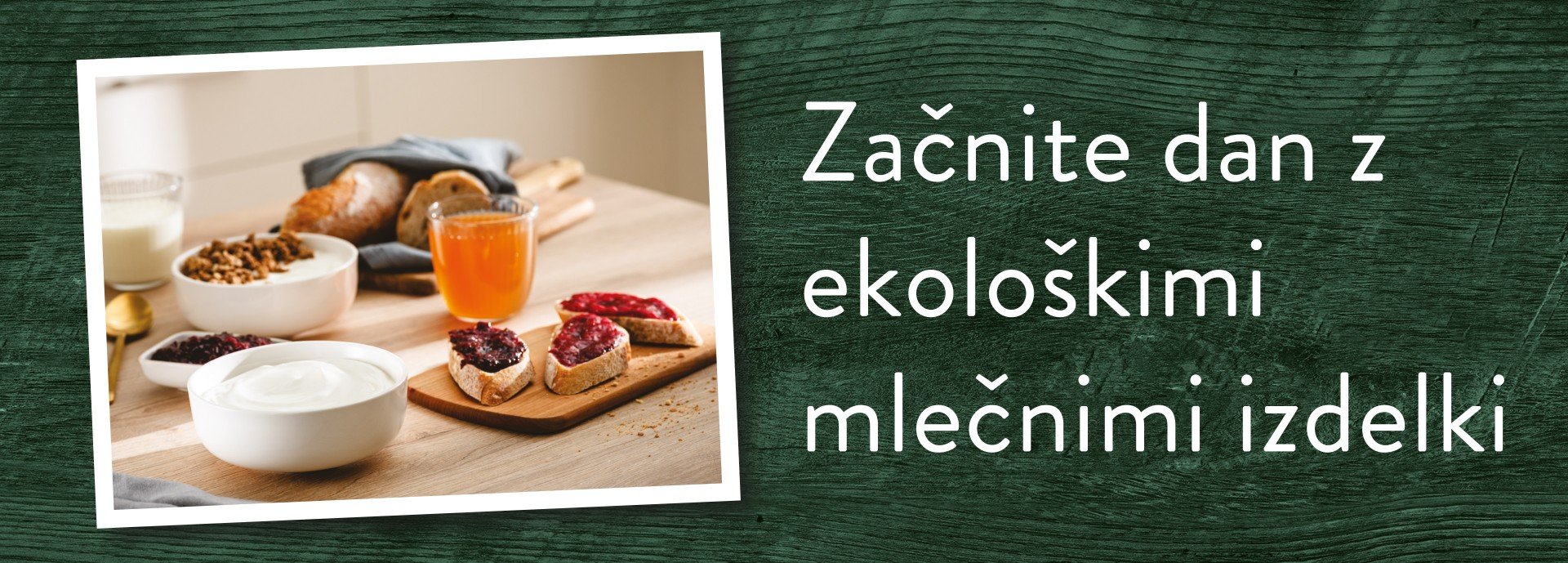 Naravnost od pridelovalca - začnite dan z ekološkimi mlečnimi izdelki Mlečni zajtrk - jogurt, marmelada, kruh in granola