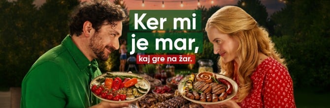 Par na pikniku z žar izdelki na krožniku