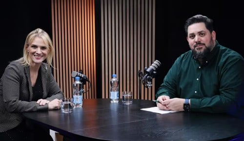Podcast “VEČ VEM, BOLJE JEM” Boštjan Gorenc - Pižama in Mojca Cepuš za mizo