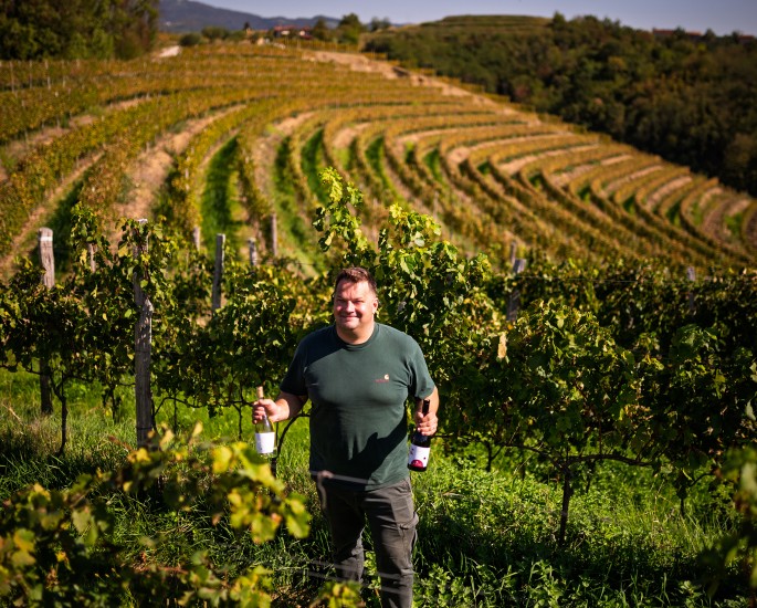 Vinska klet Nebó v domačem okolju z izdelki