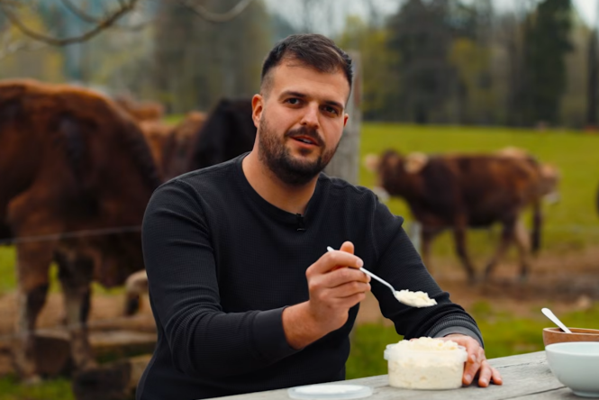 Kmetija Kocjančič z izdelki v domačem okolju