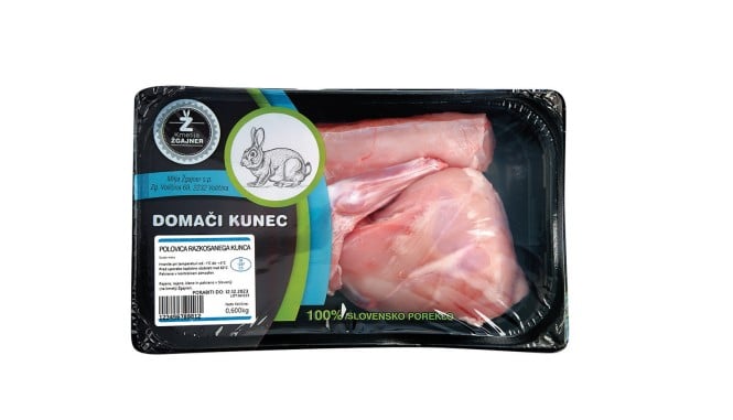 Kmetija Žgajner z izdelki v domačem okolju