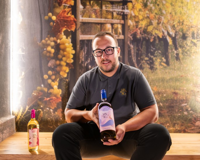 VINSKA KLET VINAG 1847 v domačem okolju z izdelki