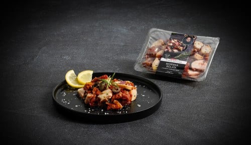 SPAR Premium morska solata z lovkami orjaškega lignja, Ekskluzivno Uroš Fakuč.  150 g