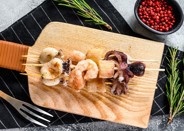 Mediteranski užitek z žara – sadeži iz morja, morski sadeži, školjke, škampi, hobotnica