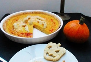 Recept: Bučna pita za noč čarovnic s testenimi črvi