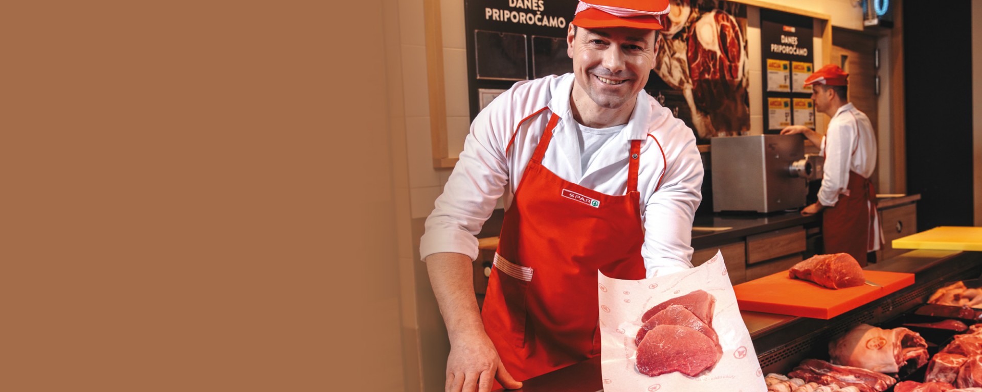 Sparova mesnica, po kakovostno meso se splača v SPAR Sparova mesnica, po kakovostno meso se splača v SPAR, mesar