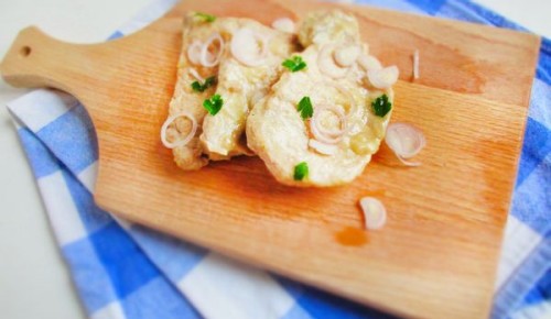 Mesni recept iz jedel.bi: svinjski kare zrezki s šalotko in belim vinom