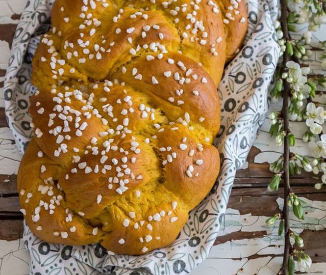 Sodobni velikonočni recept: pletenica brez mleka in jajc