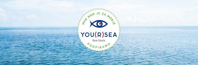 YouSea logo v ozadju je morje