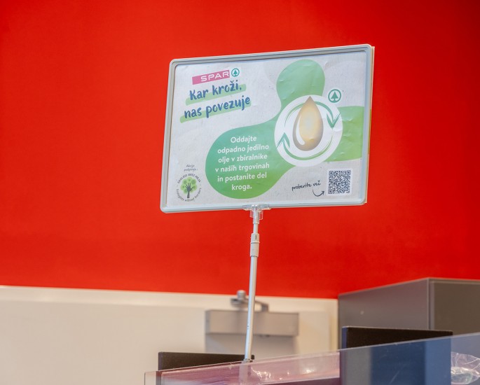 Kar kroži, nas povezuje- zbiralniki za odpadno jedilno olje, INTERSPAR Vič