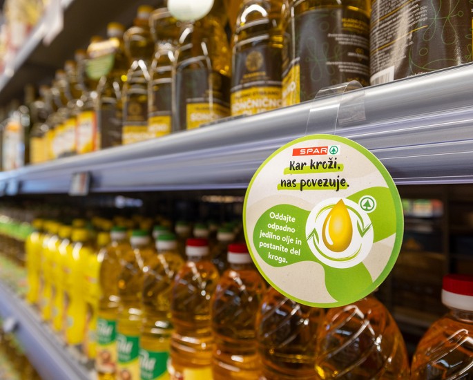 Kar kroži, nas povezuje- zbiralniki za odpadno jedilno olje, INTERSPAR Vič