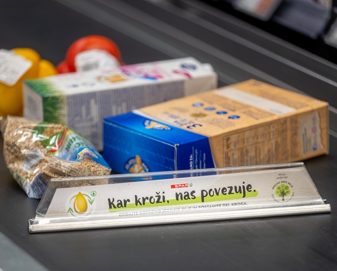 Kar kroži, nas povezuje- zbiralniki za odpadno jedilno olje, INTERSPAR Vič
