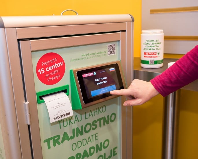 Po zaključenem postopku prejme kupon oziroma dobropis, ki ga lahko koristi v tisti trgovini, kjer je svoje olje oddal. 